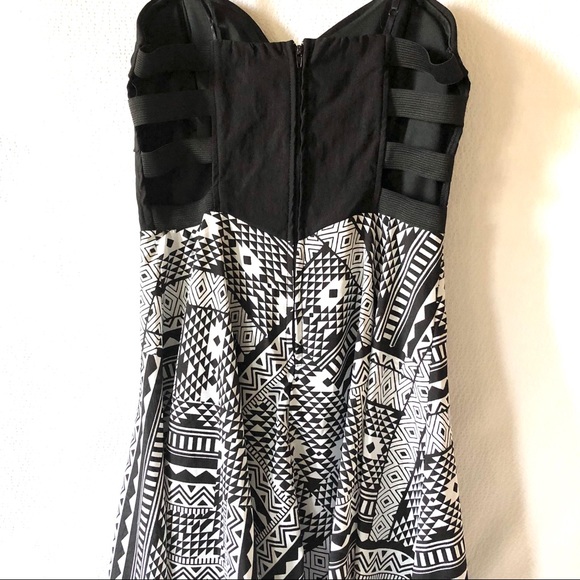 Emerald Sundae B&W Dress With Cut Out Back - Picture 7 of 8